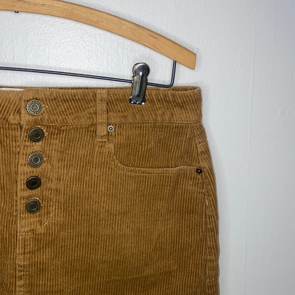 Dresses & Skirts - 🪿Brown Corduroy Button up skirt!